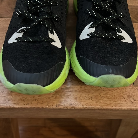 Under Armour Hovr Phantom black and neon green size 4Y - Picture 6 of 11